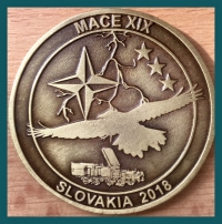  PRÍVESKY  MAGNETKY MINCE